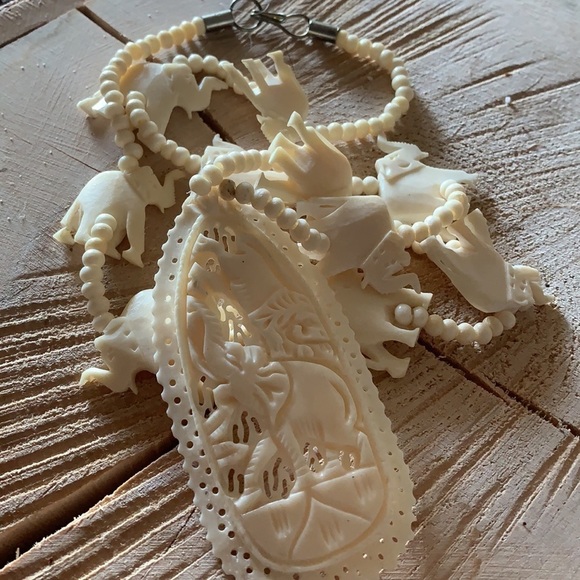 Vintage Elephant Carved Pendant Necklace - Picture 6 of 6